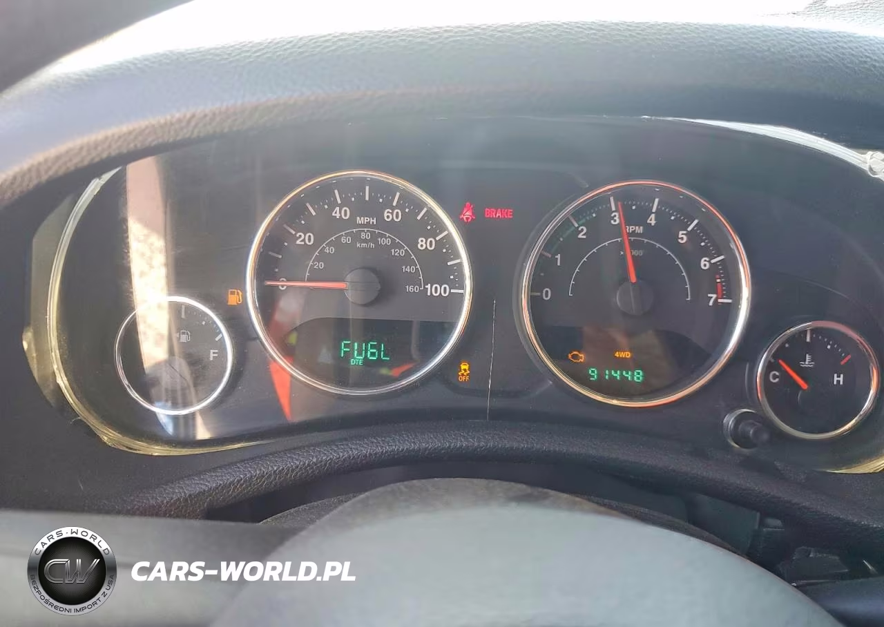 2013 Jeep Wrangler Unlimited Sport VIN:1C4BJWDG6DL545303 - 9