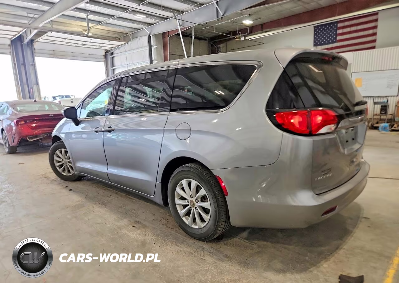 2017 Chrysler Pacifica Touring VIN:2C4RC1DG5HR508137 - 2