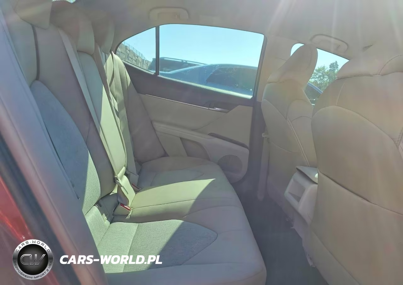 2018 Toyota Camry Le VIN:4T1B11HK1JU622338 - 10