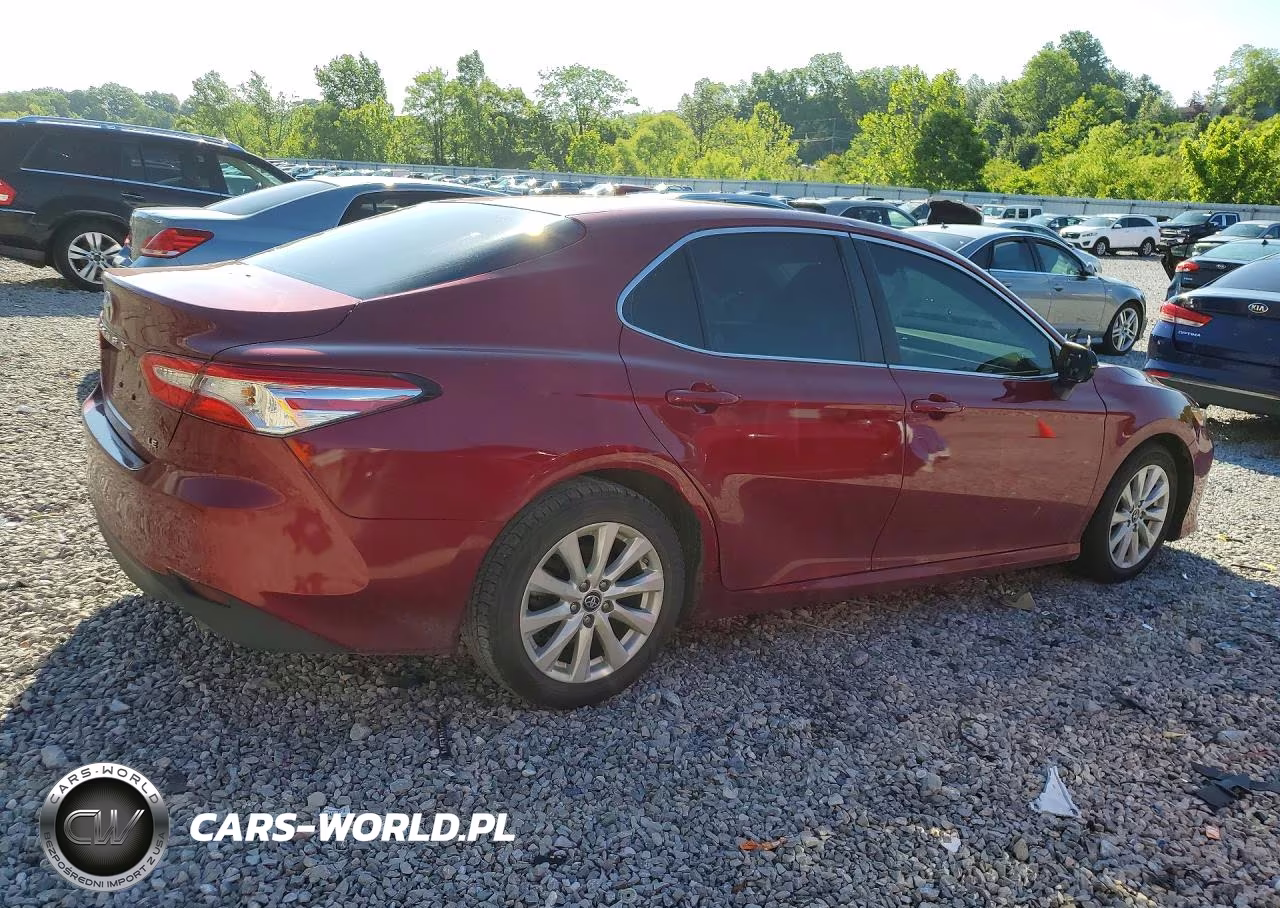2018 Toyota Camry Le VIN:4T1B11HK1JU622338 - 3
