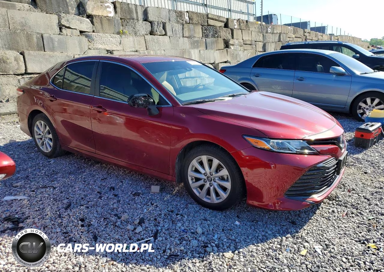 2018 Toyota Camry Le VIN:4T1B11HK1JU622338 - 4