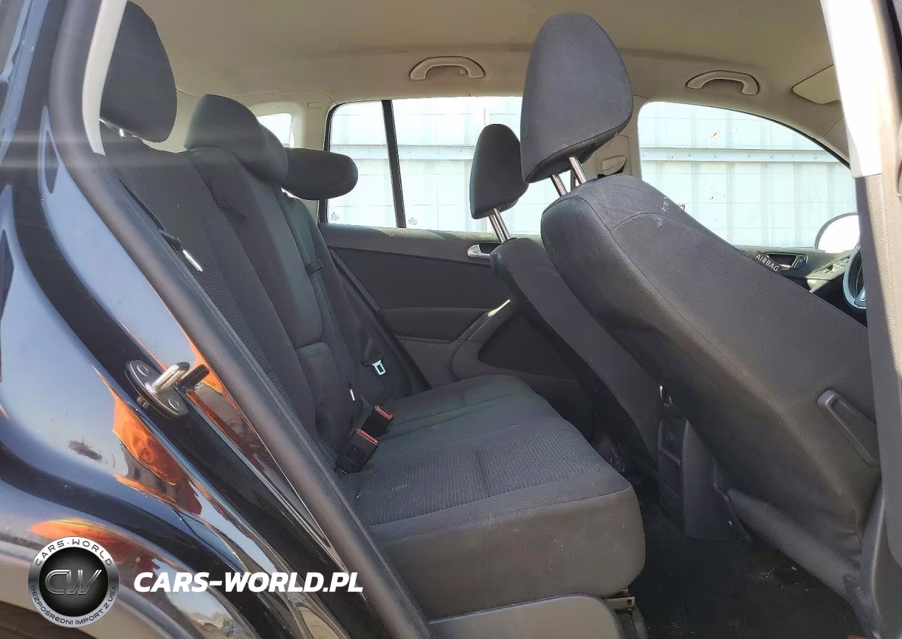 2017 Volkswagen Tiguan S VIN:WVGAV7AXXHK041967 - 11