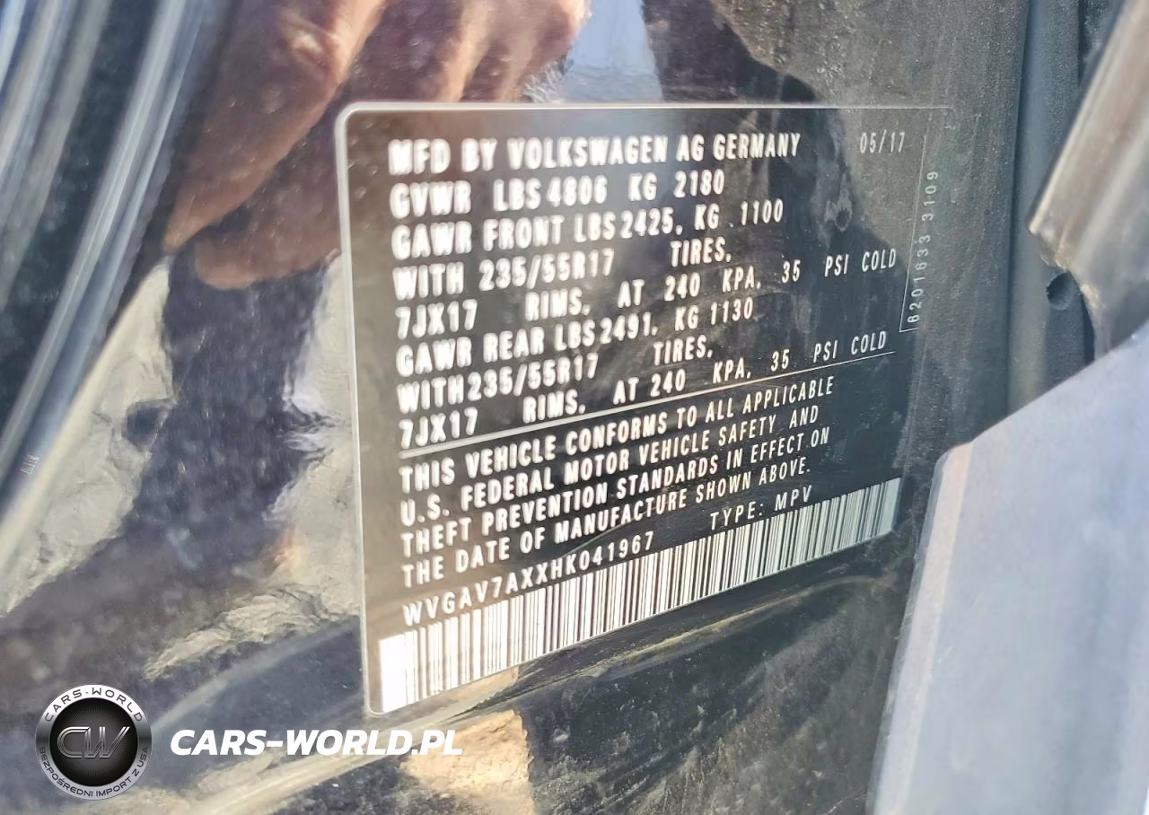 2017 Volkswagen Tiguan S VIN:WVGAV7AXXHK041967 - 13