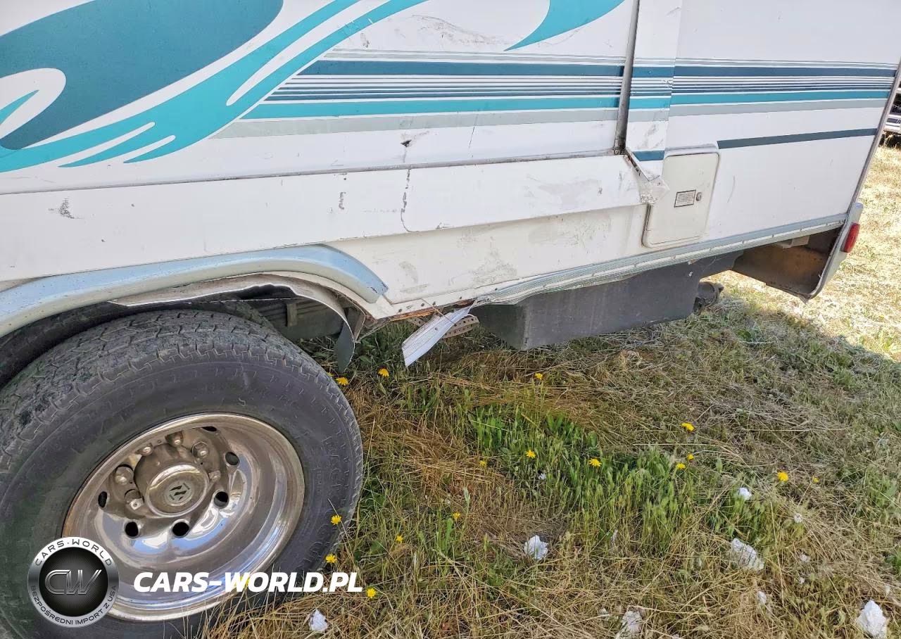 2003 Ford Econoline E350 Super Duty Cutaway Van VIN:1FDWE35S93HA26251 - 9