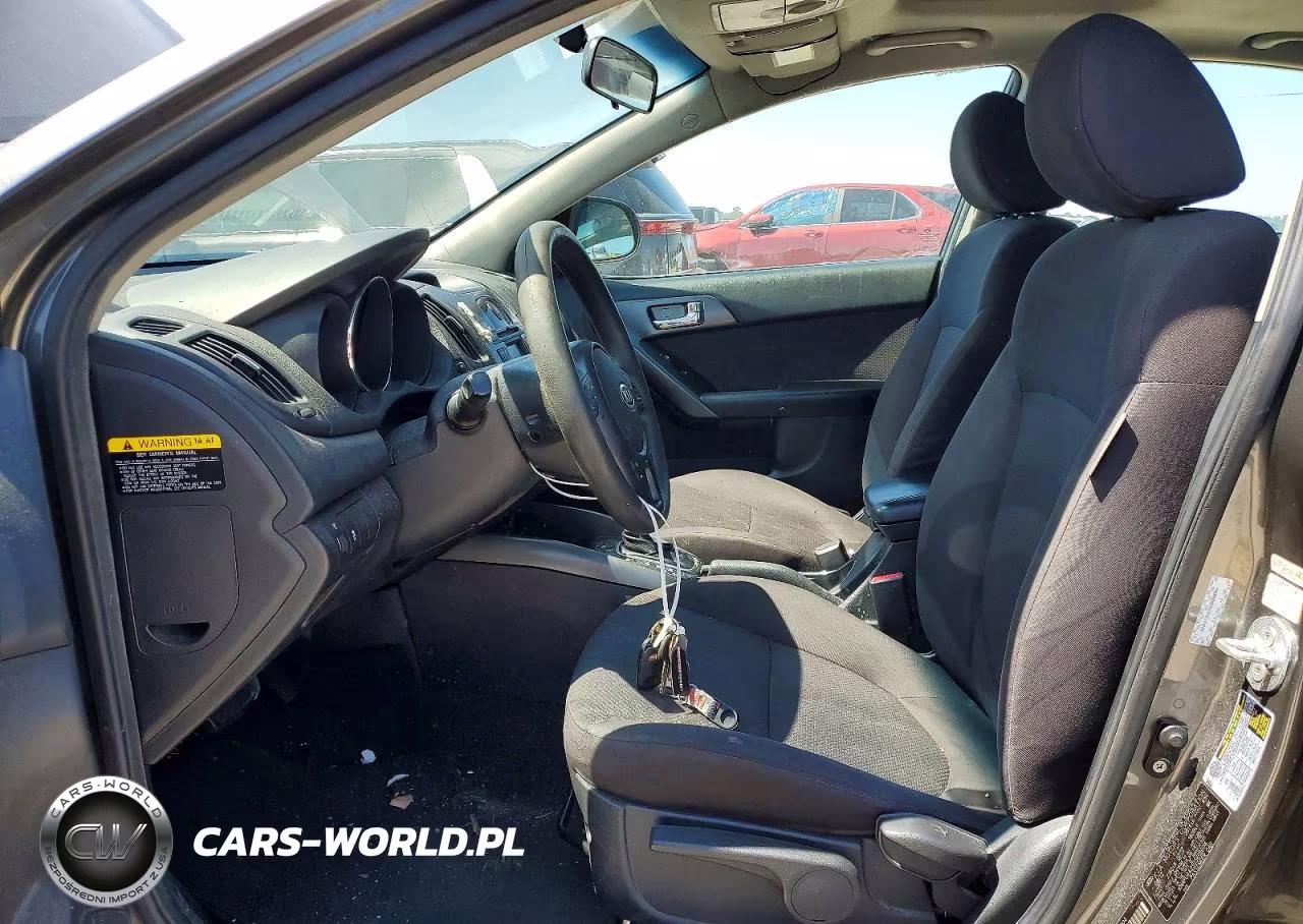 2013 Kia Forte VIN:KNAFU4A25D5698004 - 7