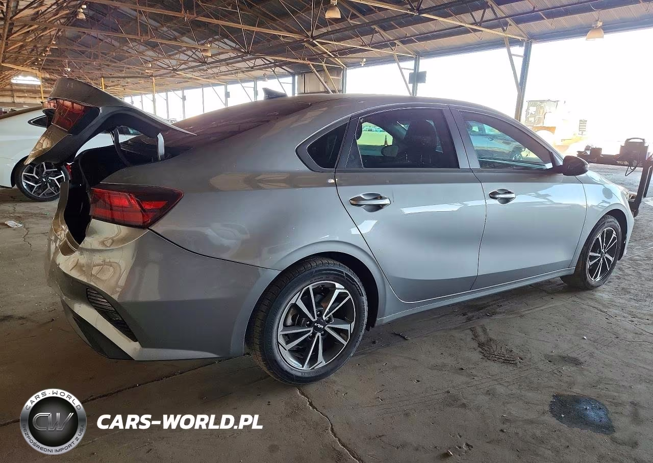 2023 Kia Forte Lxs VIN:3KPF24AD4PE594168 - 3