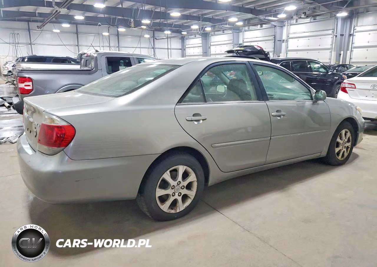 2005 Toyota Camry Xle VIN:4T1BE30K35U538023 - 3