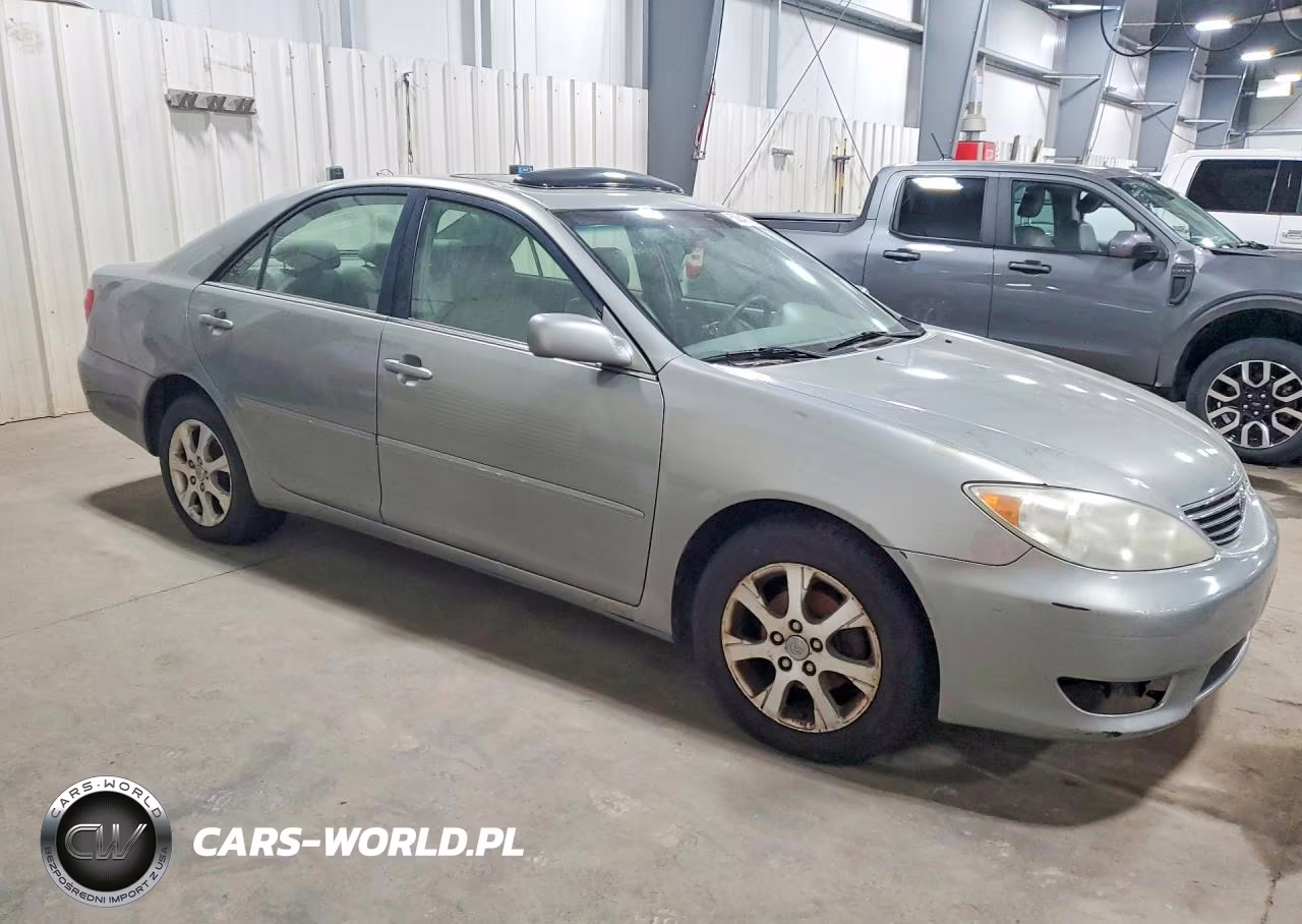 2005 Toyota Camry Xle VIN:4T1BE30K35U538023 - 4