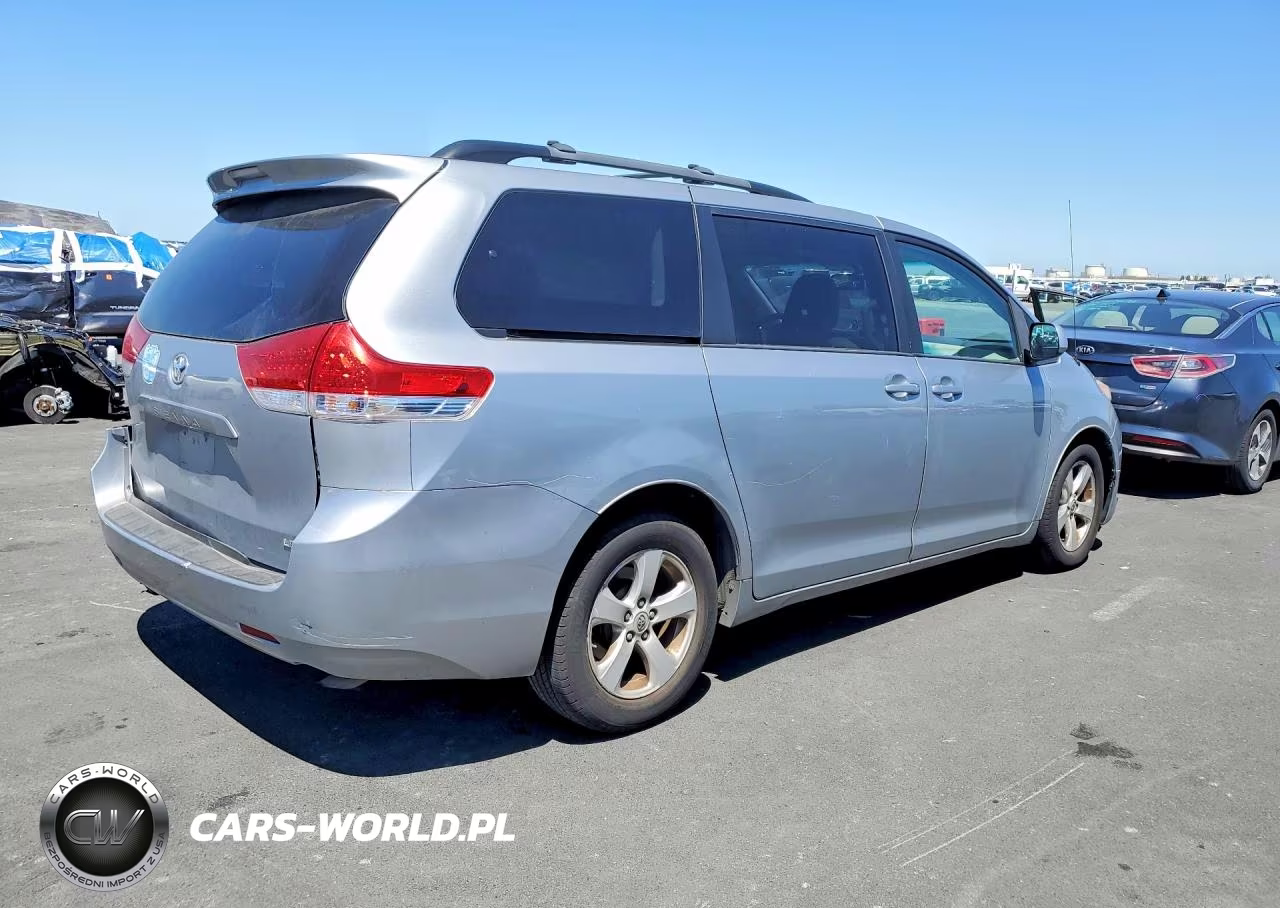 2014 Toyota Sienna Le VIN:5TDKK3DC4ES484459 - 3