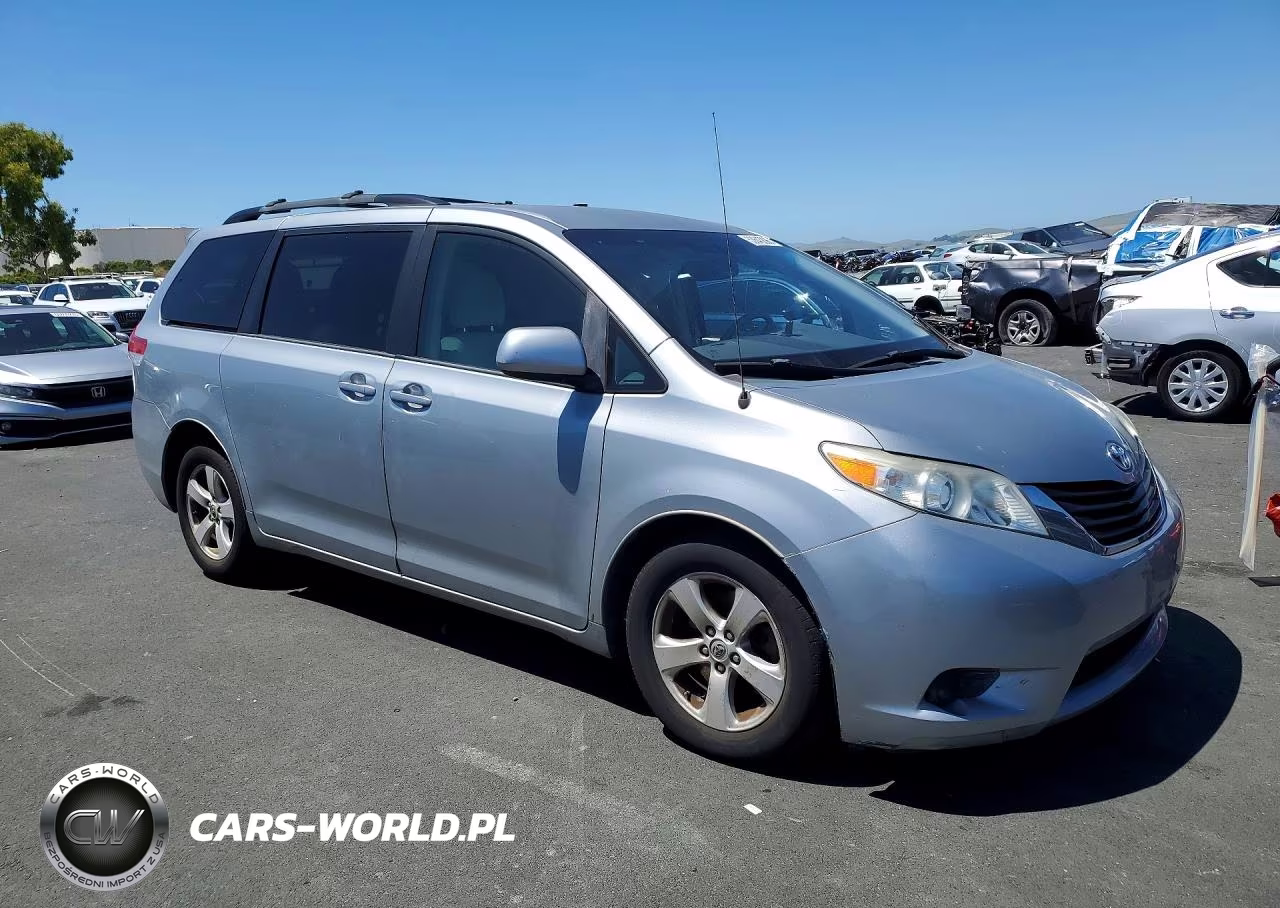 2014 Toyota Sienna Le VIN:5TDKK3DC4ES484459 - 4