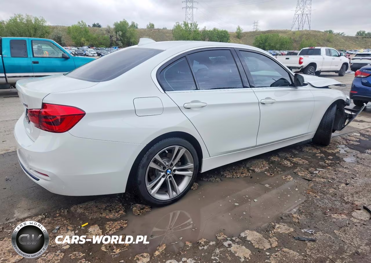 2018 BMW 330 Xi VIN:WBA8D9C57JEB35175 - 3