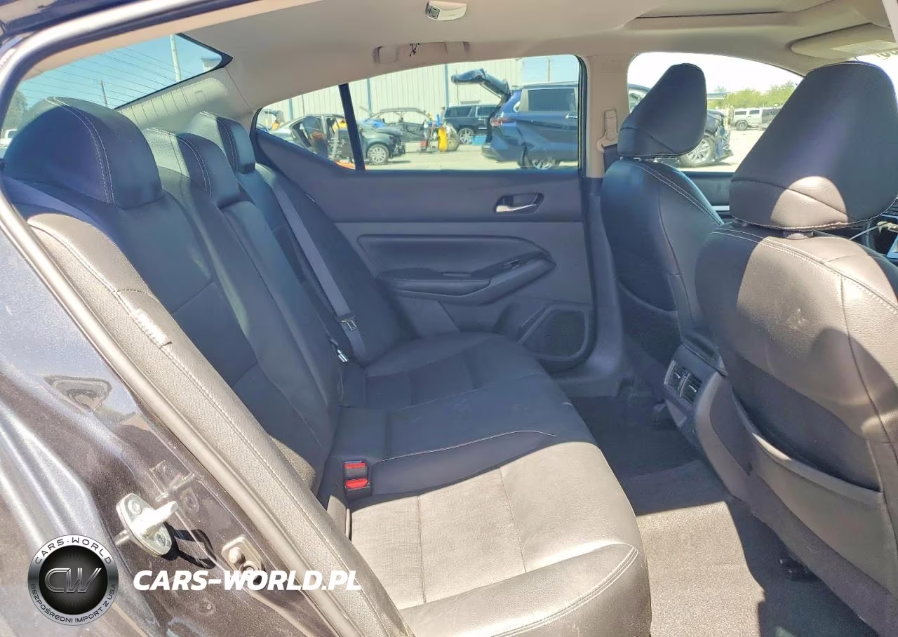 2021 Nissan Altima Platinum VIN:1N4BL4FW5MN380180 - 10
