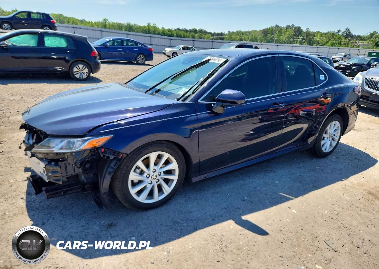 2022 Toyota Camry Le – zdjęcie 1 z 12