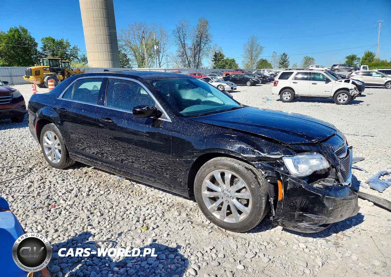 2017 Chrysler 300 Limited VIN:2C3CCARGXHH558055 - 4