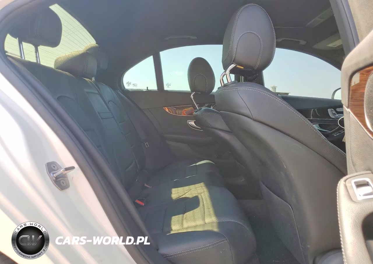 2018 Mercedes-Benz C 300 VIN:55SWF4JB4JU266669 - 10