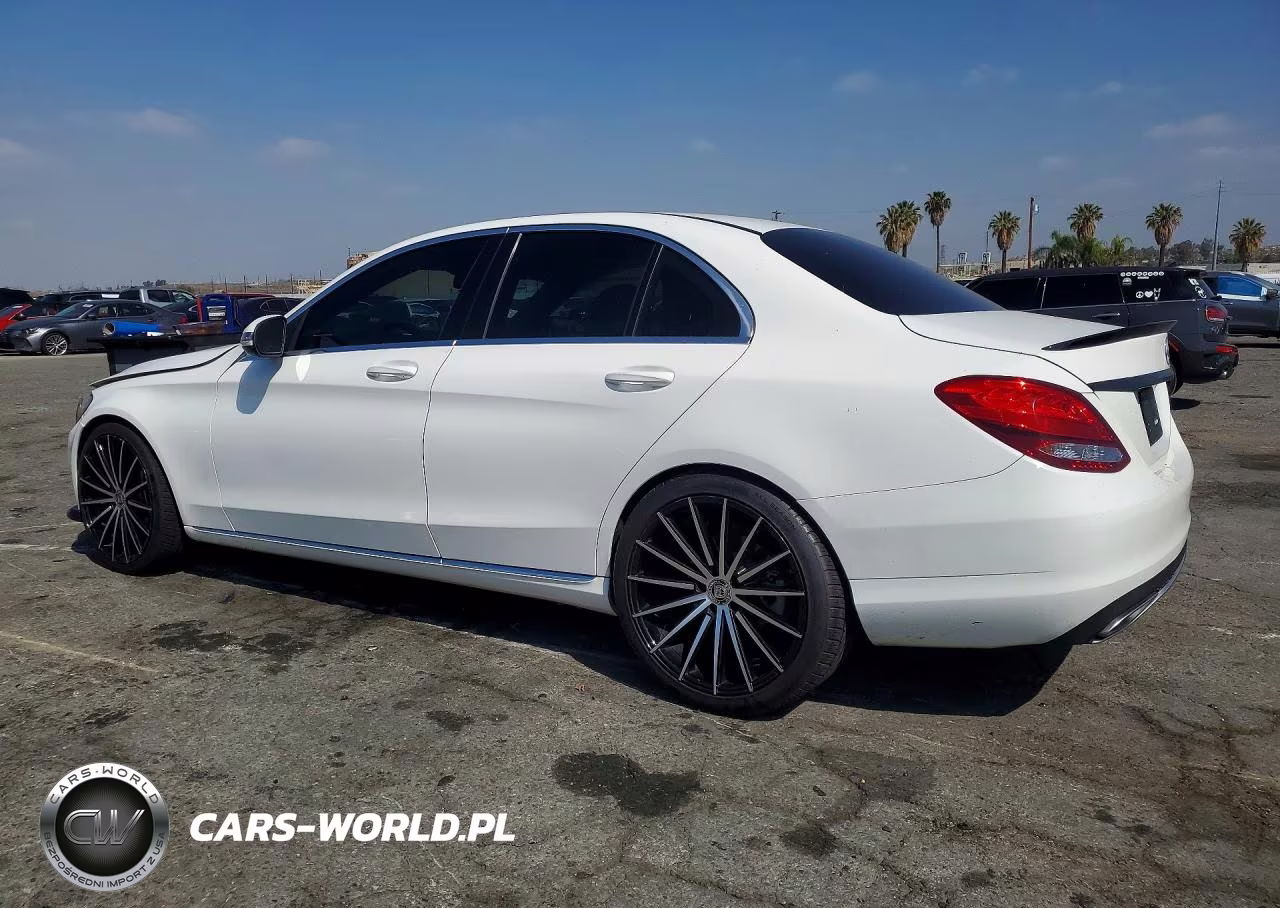 2018 Mercedes-Benz C 300 VIN:55SWF4JB4JU266669 - 2
