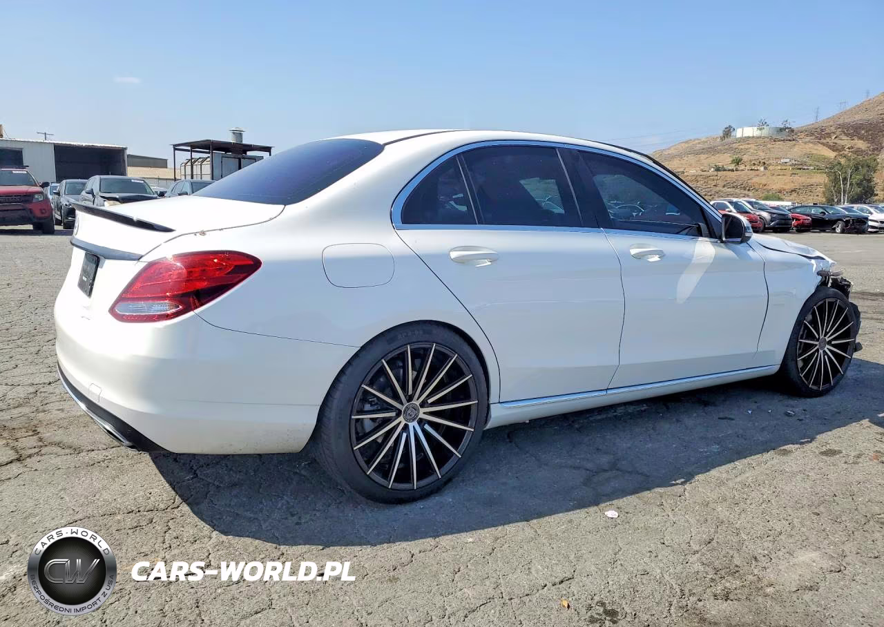 2018 Mercedes-Benz C 300 VIN:55SWF4JB4JU266669 - 3