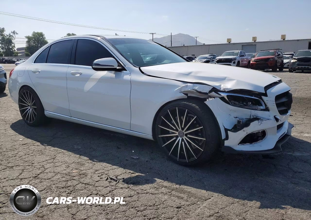 2018 Mercedes-Benz C 300 VIN:55SWF4JB4JU266669 - 4