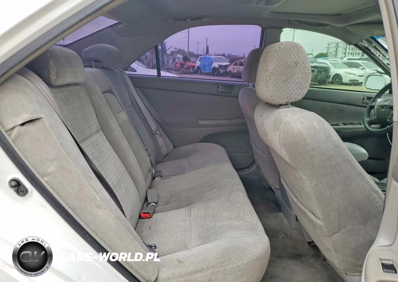 2002 Toyota Camry Le VIN:JTDBE32K120037846 - 10