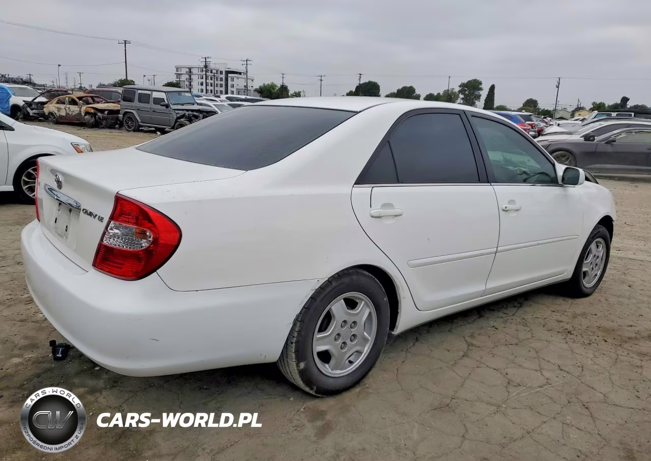 2002 Toyota Camry Le VIN:JTDBE32K120037846 - 3