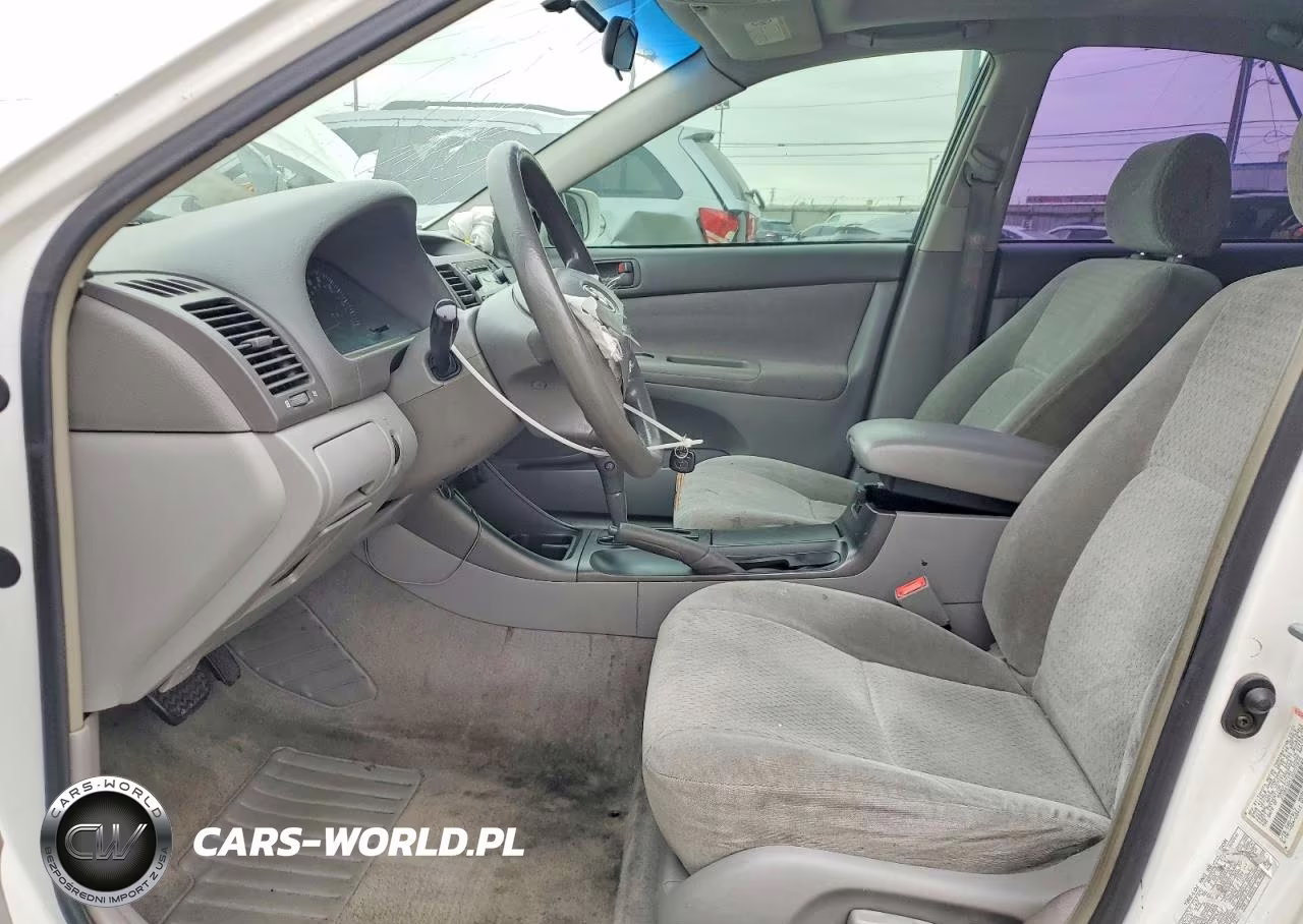 2002 Toyota Camry Le VIN:JTDBE32K120037846 - 7