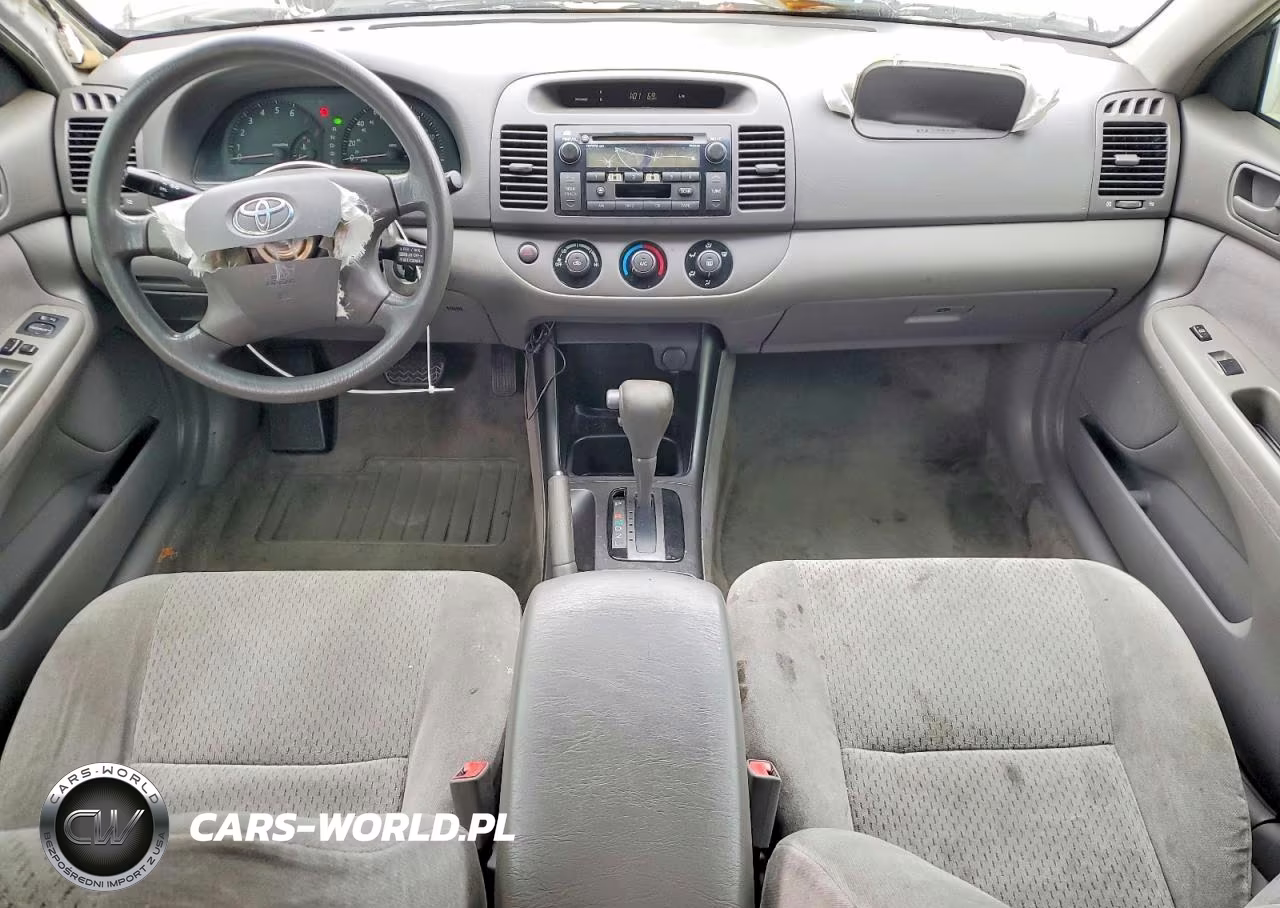 2002 Toyota Camry Le VIN:JTDBE32K120037846 - 8