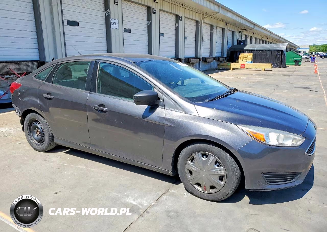 2015 Ford Focus S VIN:1FADP3E28FL383613 - 4