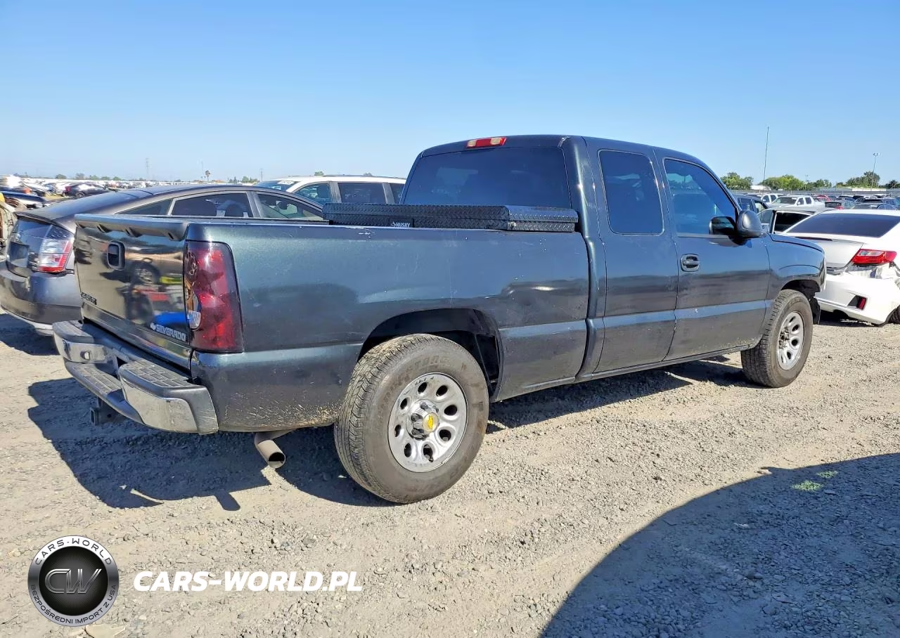 2005 Chevrolet Silverado C1500 VIN:2GCEC19VX51257860 - 3