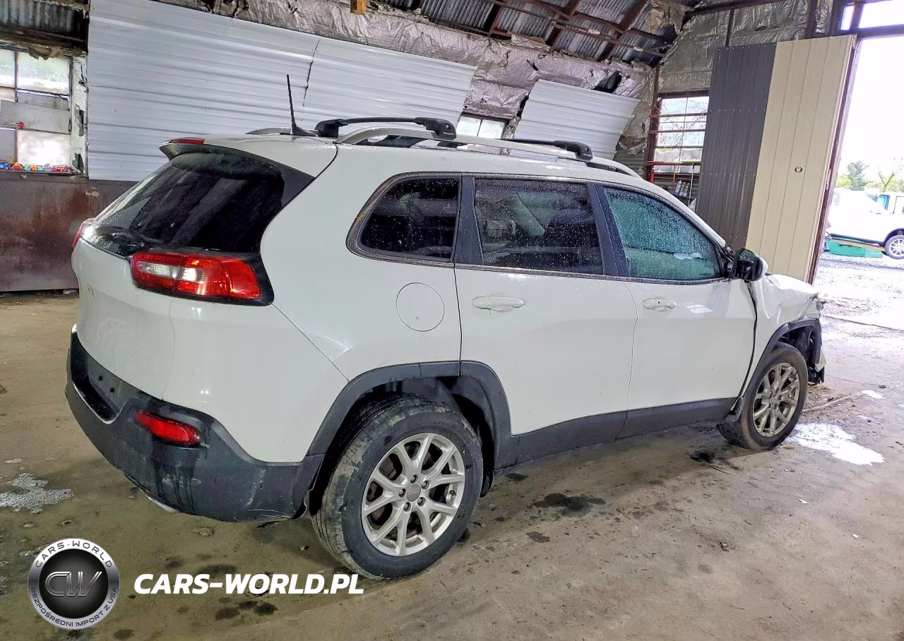 2016 Jeep Cherokee Latitude VIN:1C4PJMCS8GW154219 - 3