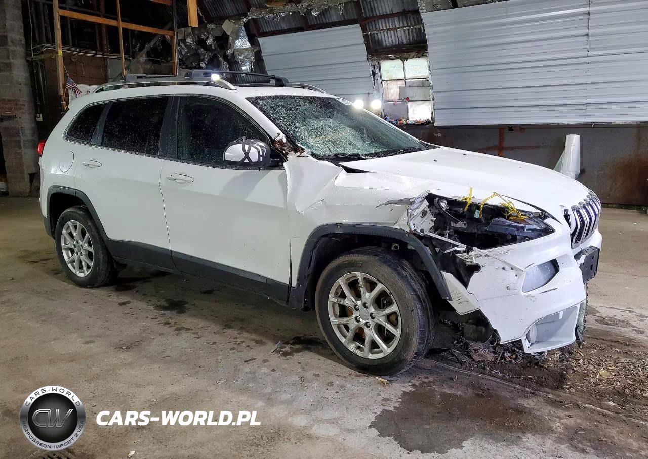 2016 Jeep Cherokee Latitude VIN:1C4PJMCS8GW154219 - 4