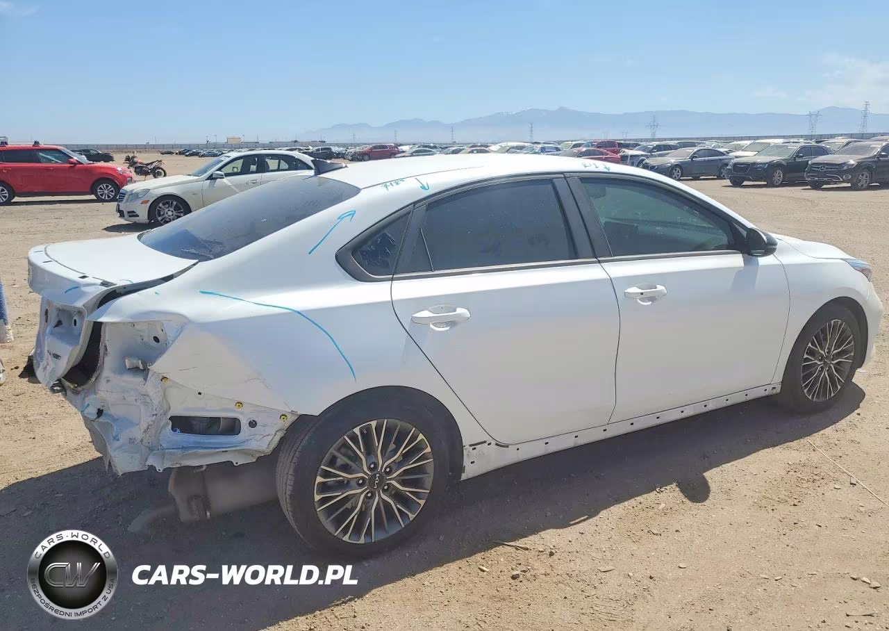 2022 Kia Forte Gt Line VIN:3KPF54ADXNE484357 - 3