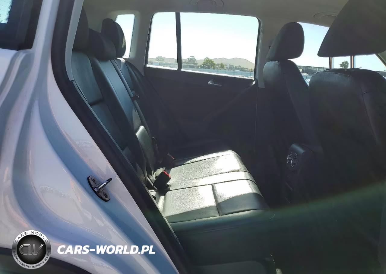 2017 Volkswagen Tiguan S VIN:WVGAV7AX3HK042796 - 11