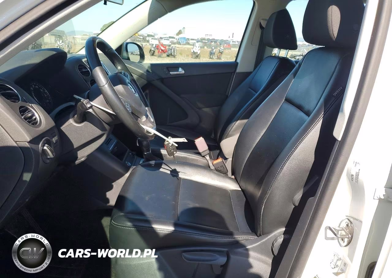 2017 Volkswagen Tiguan S VIN:WVGAV7AX3HK042796 - 7