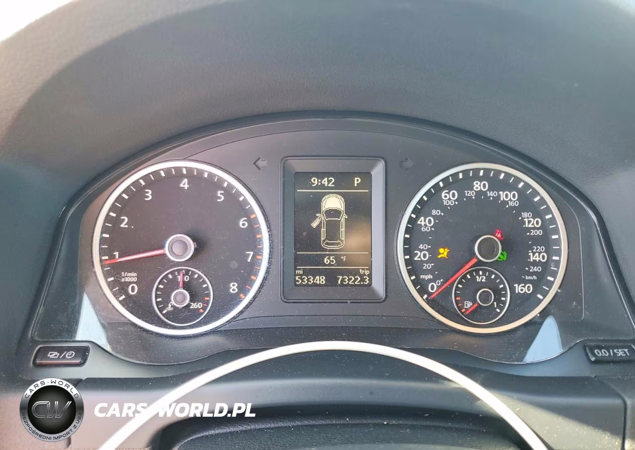 2017 Volkswagen Tiguan S VIN:WVGAV7AX3HK042796 - 9