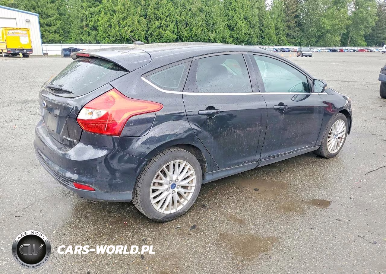2013 Ford Focus Titanium VIN:1FADP3N23DL382849 - 3