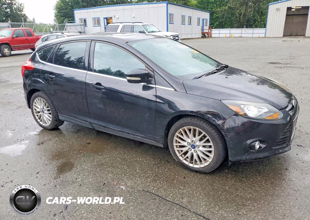 2013 Ford Focus Titanium VIN:1FADP3N23DL382849 - 4