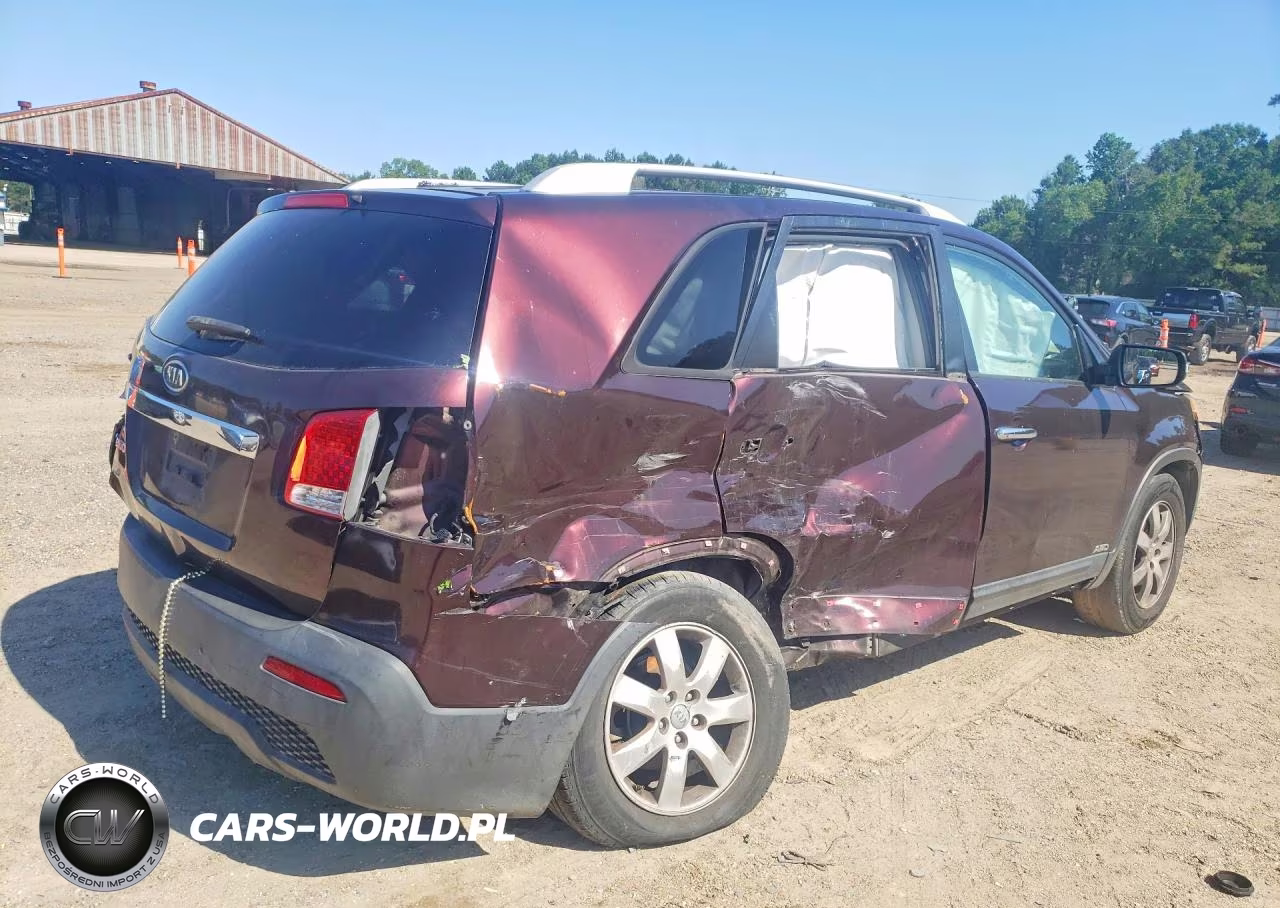 2013 Kia Sorento Lx VIN:5XYKTDA24DG338833 - 3
