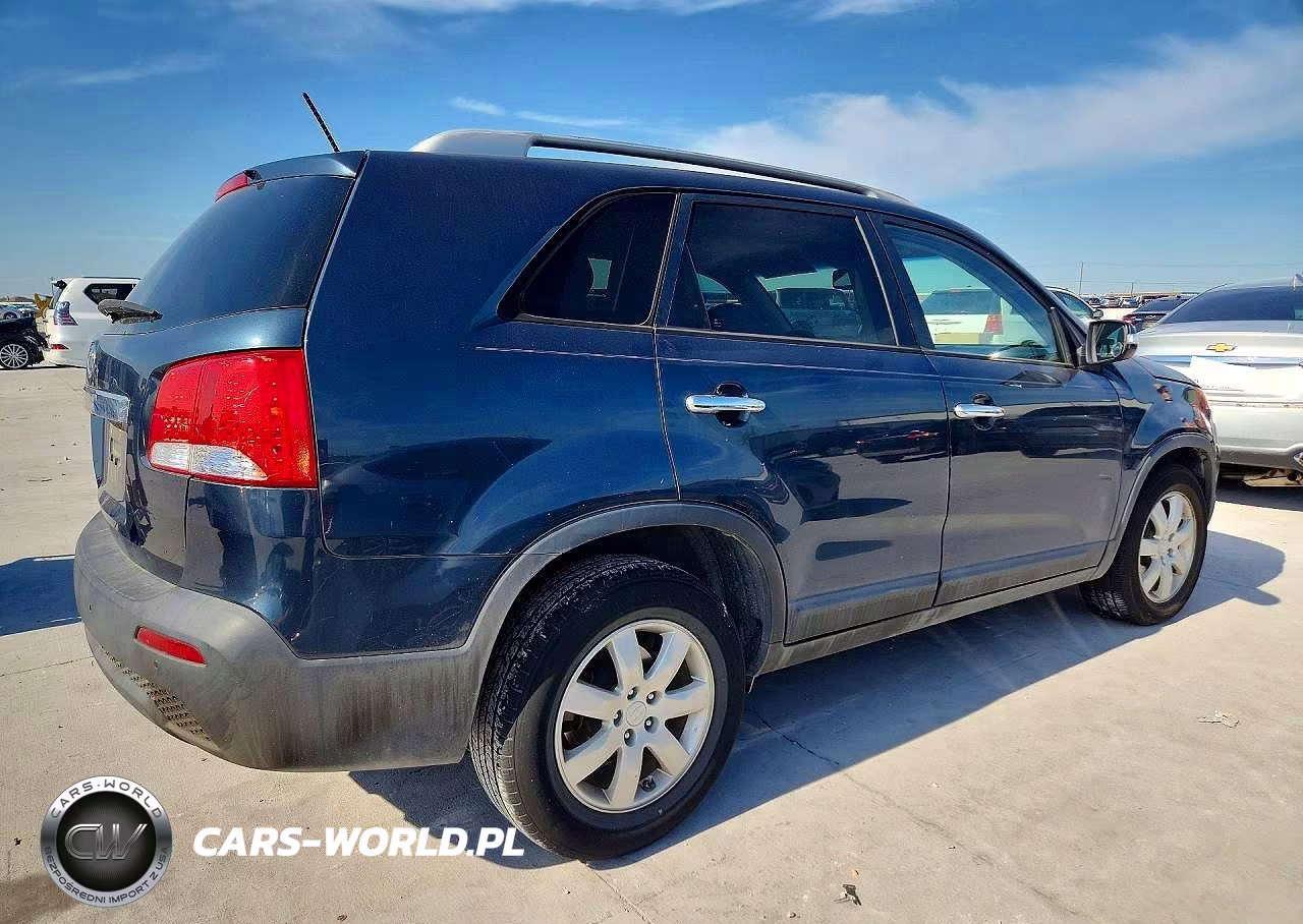 2011 Kia Sorento Lx VIN:5XYKT3A17BG185802 - 3