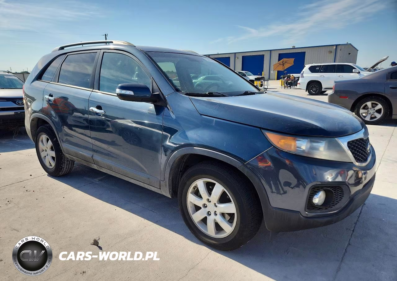 2011 Kia Sorento Lx VIN:5XYKT3A17BG185802 - 4