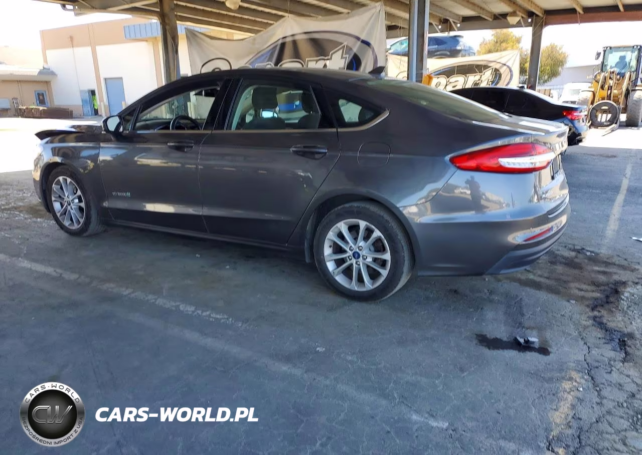 2019 Ford Fusion Se VIN:3FA6P0LUXKR135922 - 2