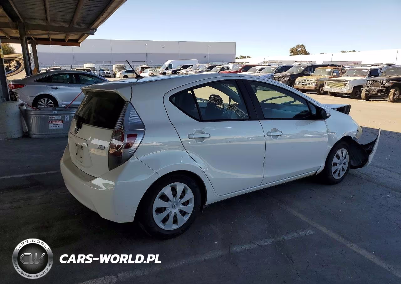2012 Toyota Prius C Two VIN:JTDKDTB37C1516375 - 3