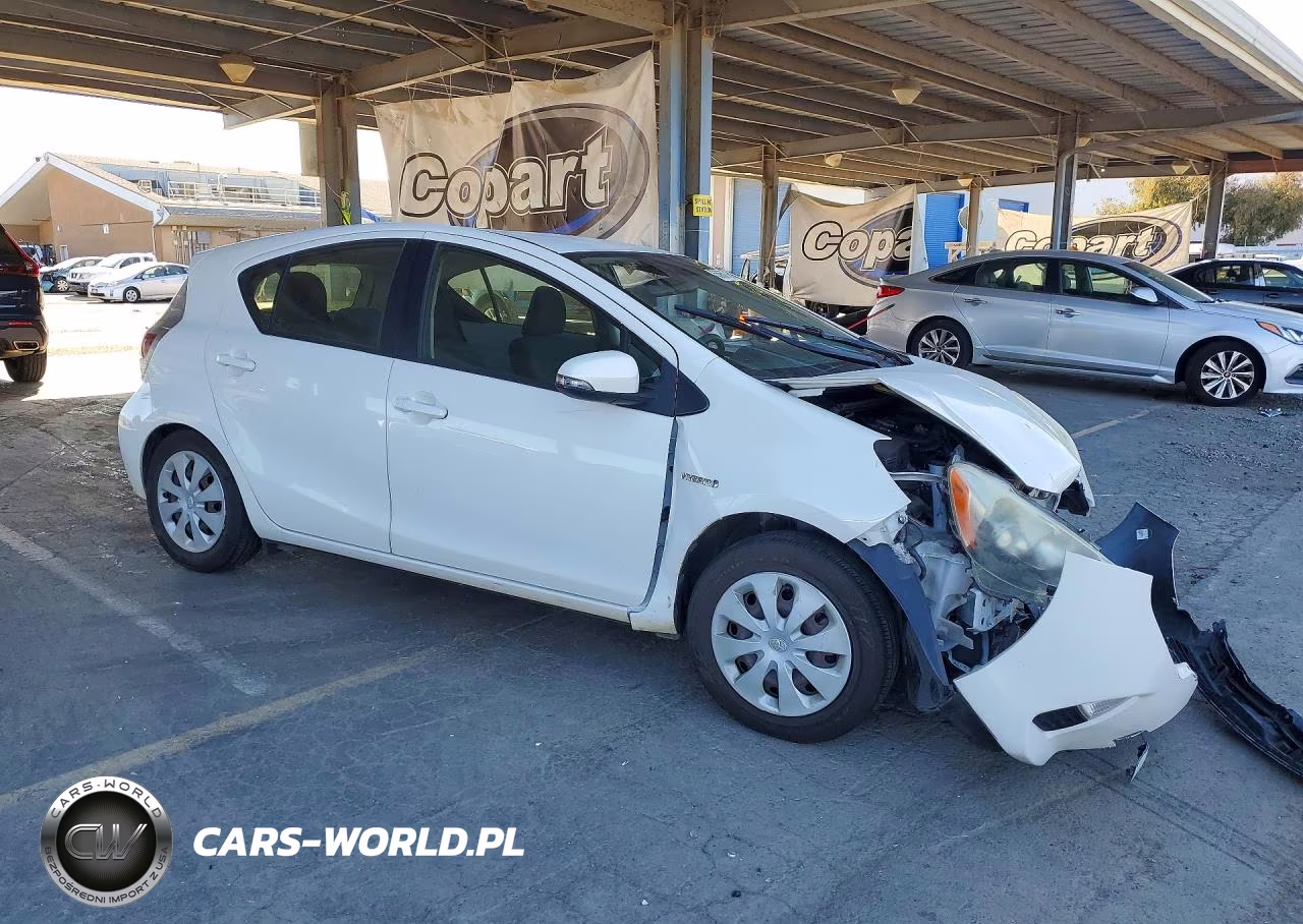 2012 Toyota Prius C Two VIN:JTDKDTB37C1516375 - 4