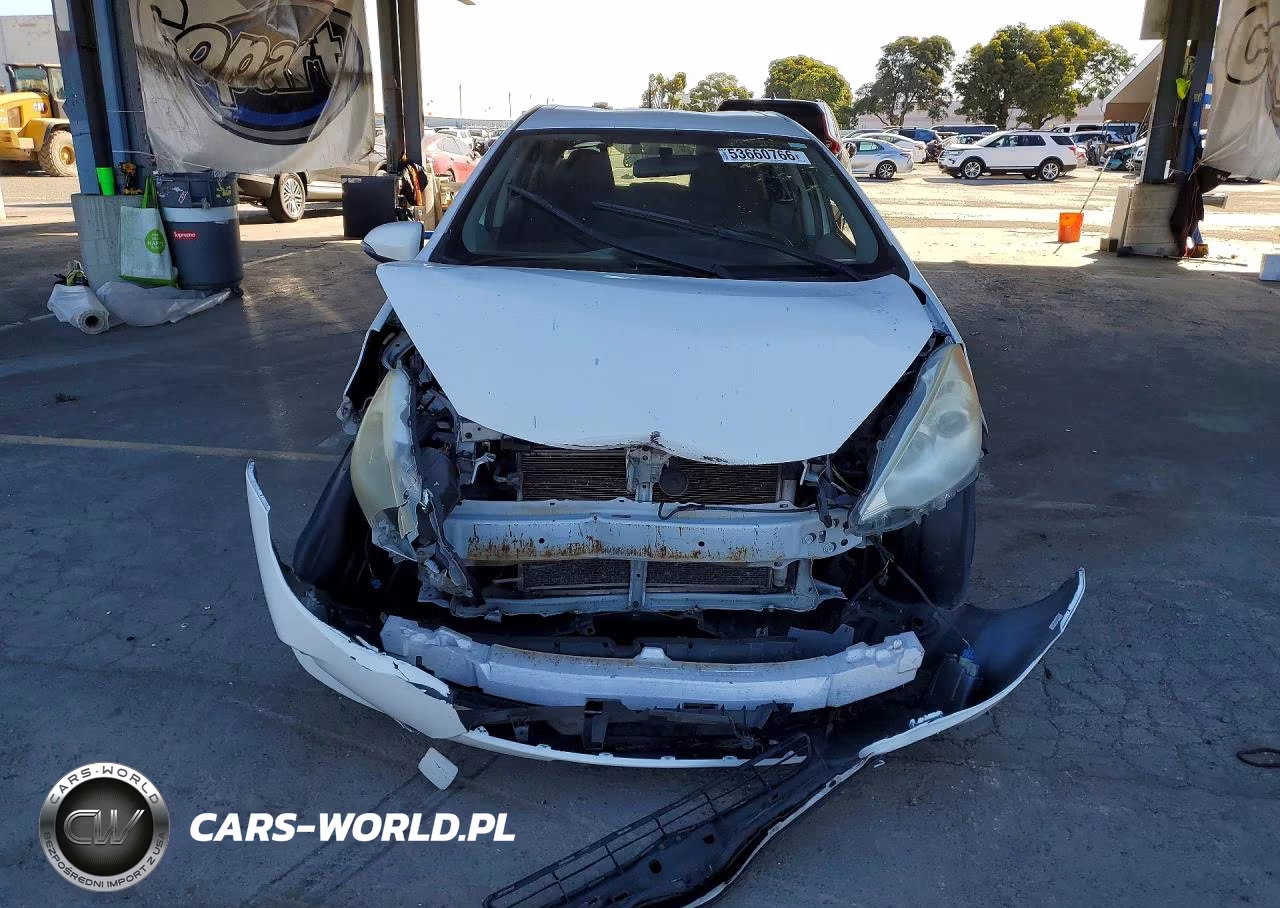 2012 Toyota Prius C Two VIN:JTDKDTB37C1516375 - 5