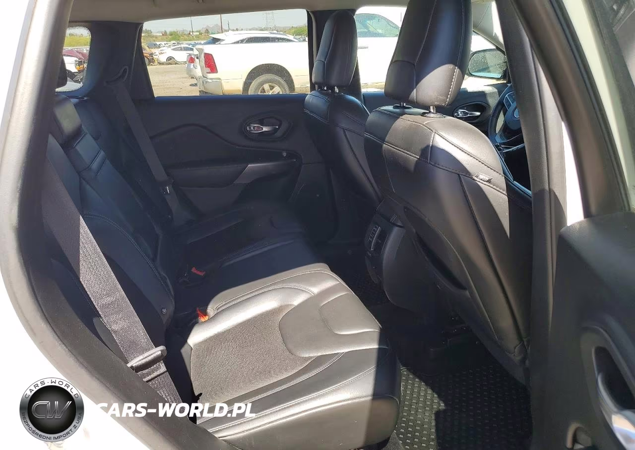 2019 Jeep Cherokee Latitude Plus VIN:1C4PJMLN9KD177121 - 10