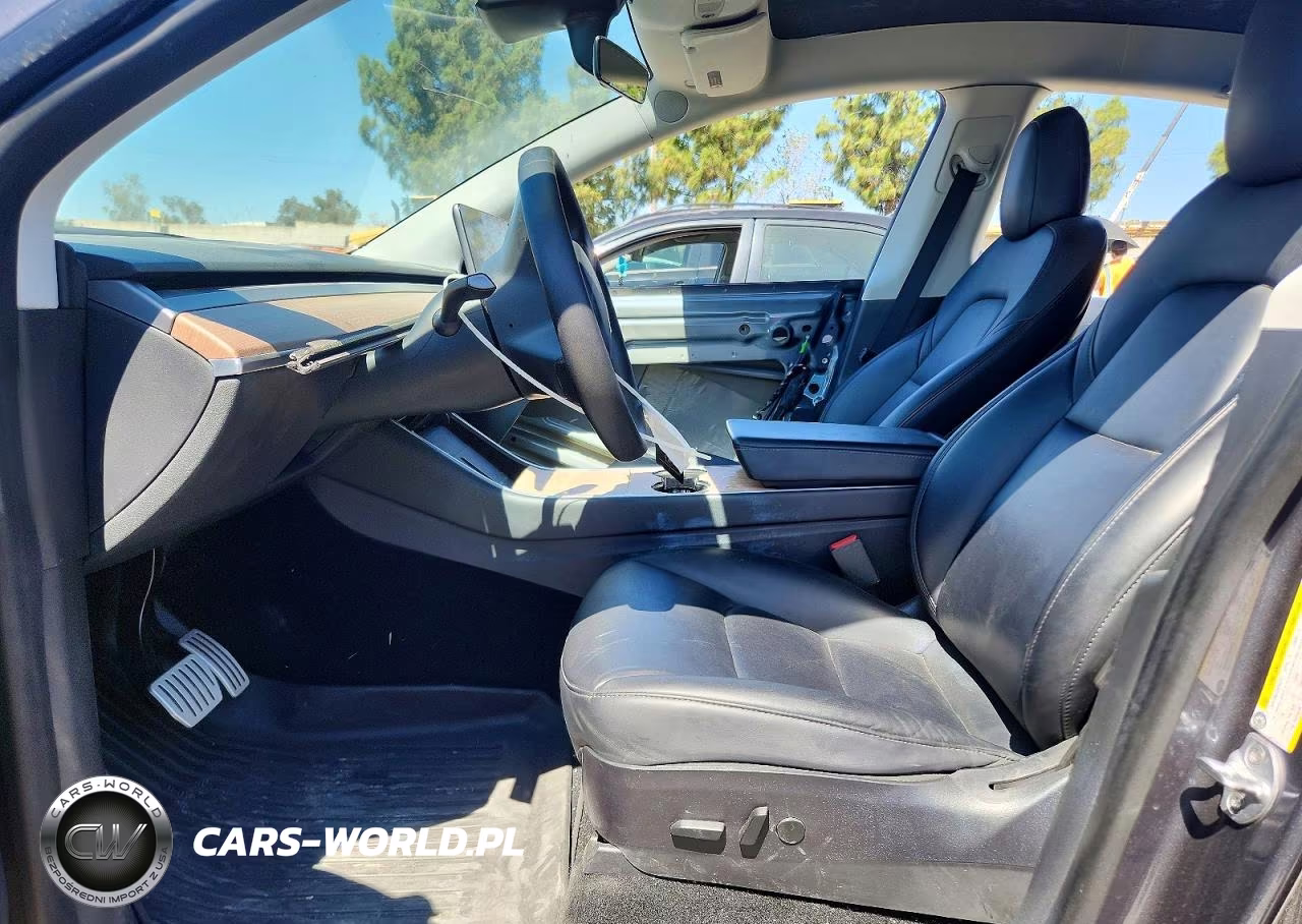 2020 Tesla Model Y VIN:5YJYGDEF5LF057206 - 7