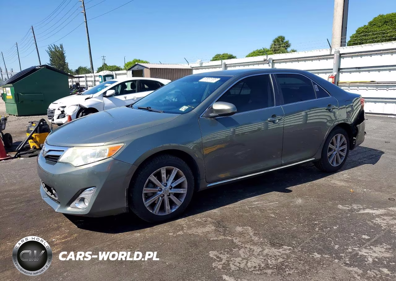 2013 Toyota Camry Xle V6 – zdjęcie 1 z 12