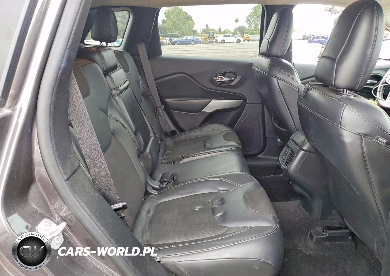 2018 Jeep Cherokee Latitude Plus VIN:1C4PJLLB7JD503965 - 11