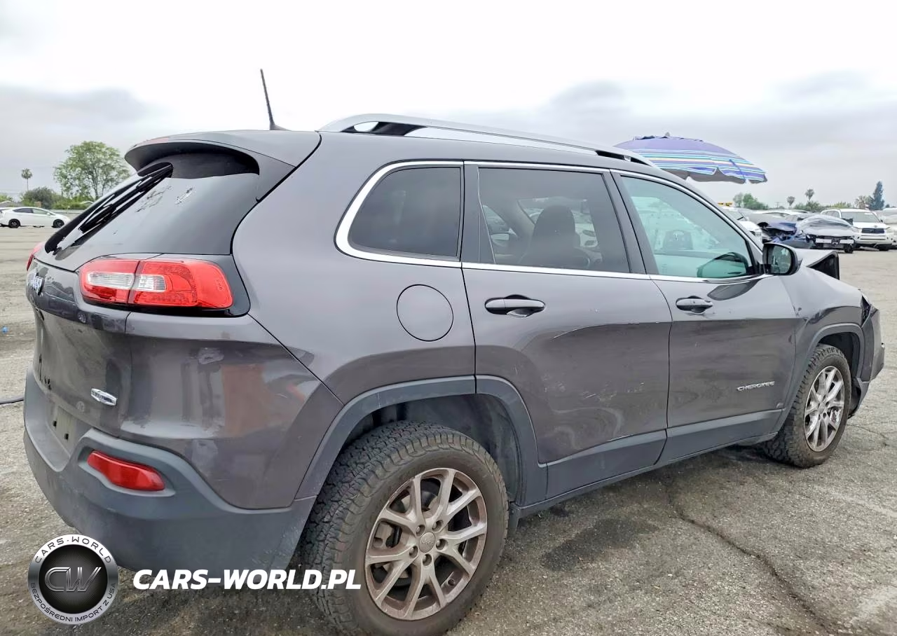 2018 Jeep Cherokee Latitude Plus VIN:1C4PJLLB7JD503965 - 3