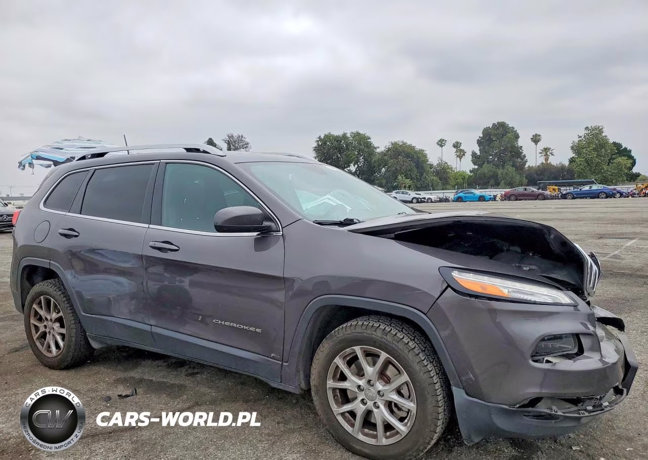 2018 Jeep Cherokee Latitude Plus VIN:1C4PJLLB7JD503965 - 4