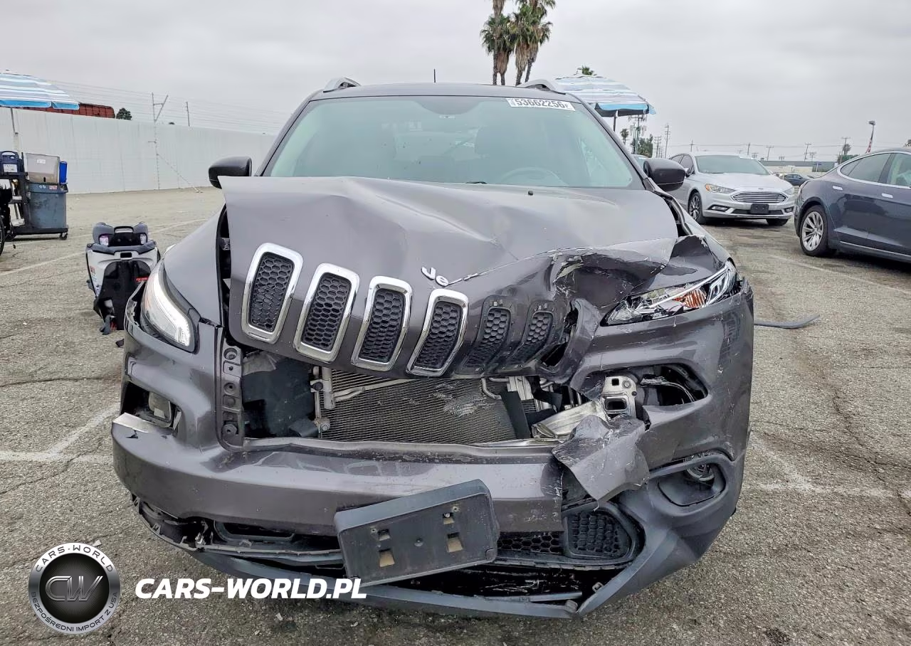 2018 Jeep Cherokee Latitude Plus VIN:1C4PJLLB7JD503965 - 5
